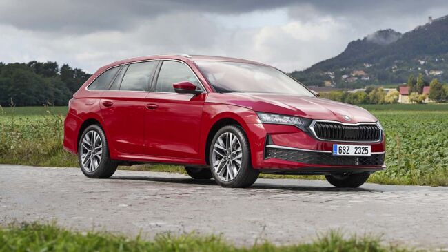 Skoda Octavia 2026: debutta il primo full hybrid del marchio