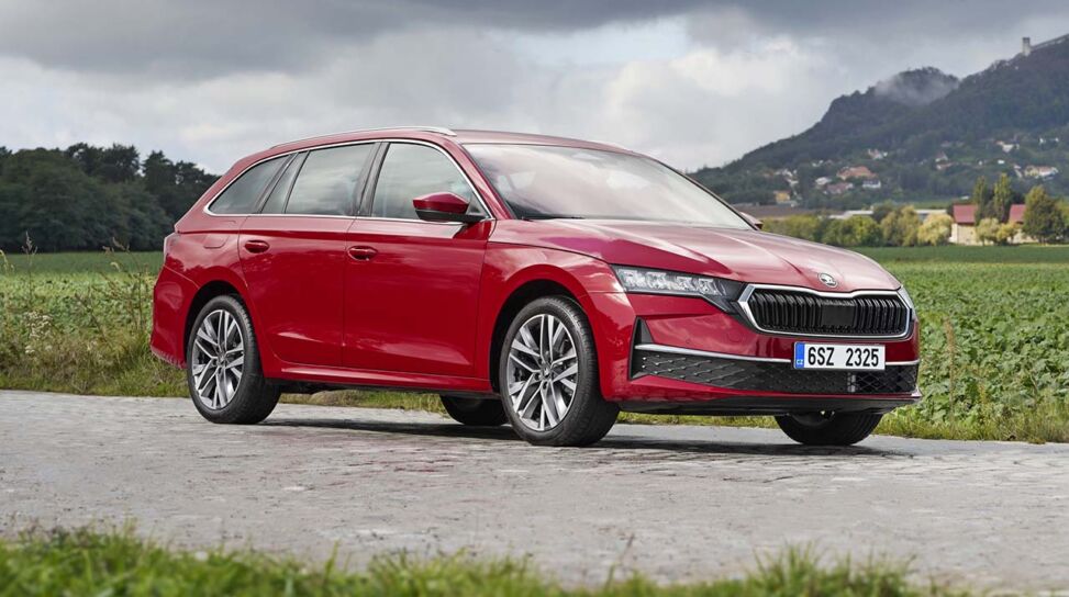 Skoda Octavia 2026: debutta il primo full hybrid del marchio